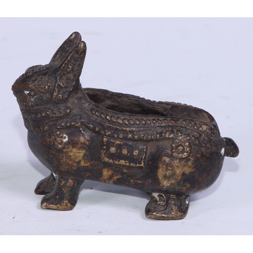 5086 - A Chinese zoomorphic brush washer or censer, cast as a stylised animal, 8.5cm long, 19th century or ... 