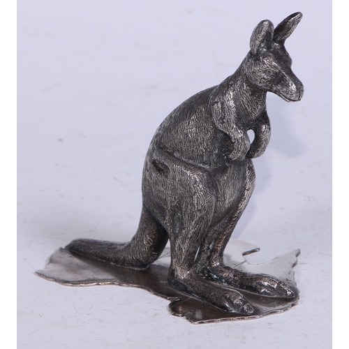 5249 - An Australian silver plated desk model, of a kangaroo, the base as a map of Australia, 9.5cm high, S... 