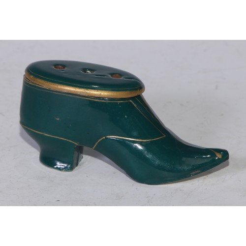 5095 - A Continental porcelain novelty snuff box, as a shoe, gilt interior, 9cm long, c.1860