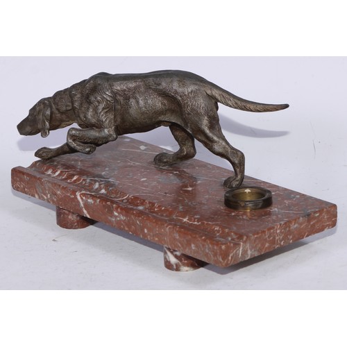 5244 - An Art Deco period speler mounted marble ink stand, surmounted by a spelter model of a retriever dog... 