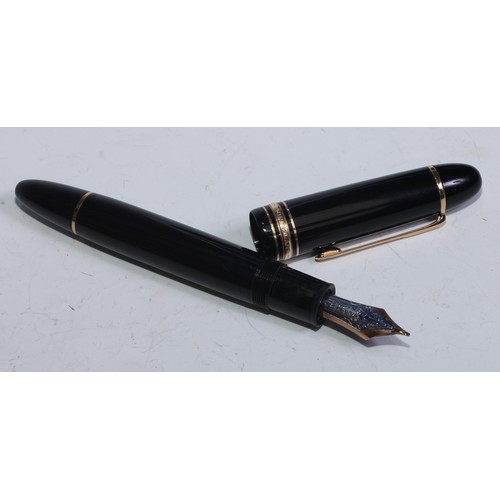 5147 - *Please note this nib is in fact rhodium-coated 14ct gold*

A Mont Blanc Meisterstück fountain pen, ... 