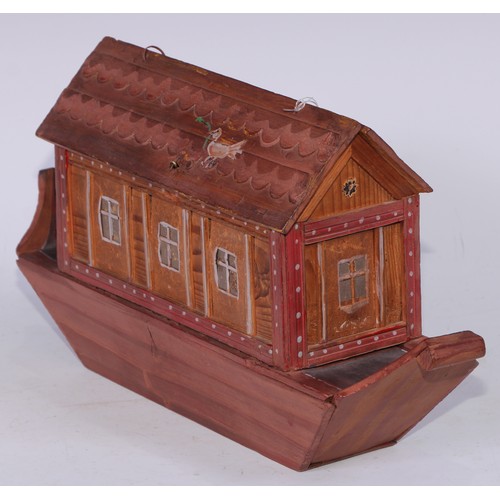 5318 - Folk Art - a German softwood Noah's Ark, 41cm long, late 19th/early 20th century