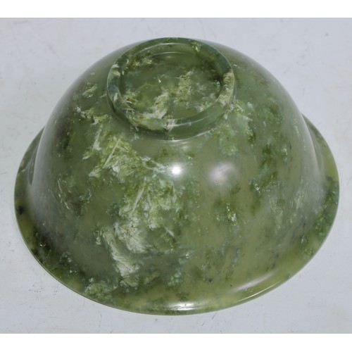 5085 - A Chinese spinach jade bowl, 10.5cm diam