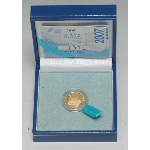 5541 - Nelson Mandela - Coins and Medals - A Protea Series Nobel Peace Prize Winners FW de Klerk and NR Man... 
