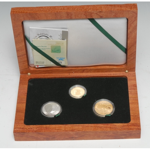 5545 - Nelson Mandela - Coins and Medals - The Endangered Wildlife Trust, set of three, Nobel Peace Prize 1... 