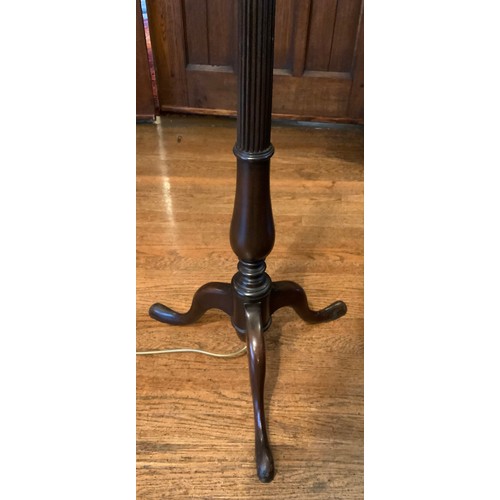 43 - An early 20th century mahogany standard lamp, reeded column, tripod legs, pad feet


** We would ple... 