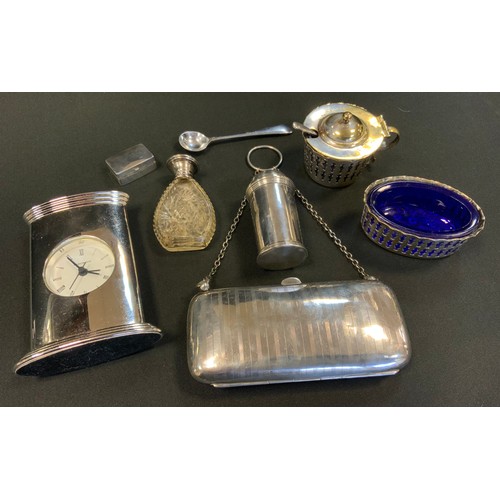 218 - A George V silver Evening bag, Birmingham 1917, leather interior;  silver pepper;  pill box, spoon, ... 