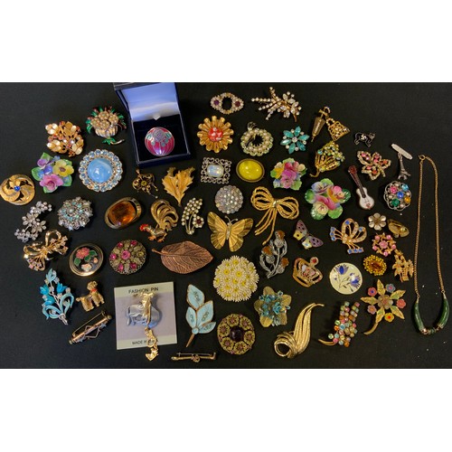 234 - Fashion Jewellery - brooches, earings, various