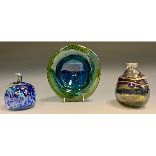 64 - 20th century Studio glass - Amanda Meacher, and Alan Taylor, small bowl in deep blue and amber glass... 