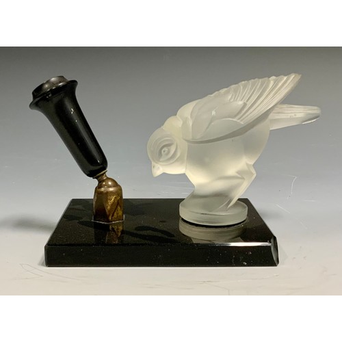 71 - A Sabino desk pen holder, as a wren, on black onyx base, 9.5cm high, c.1930