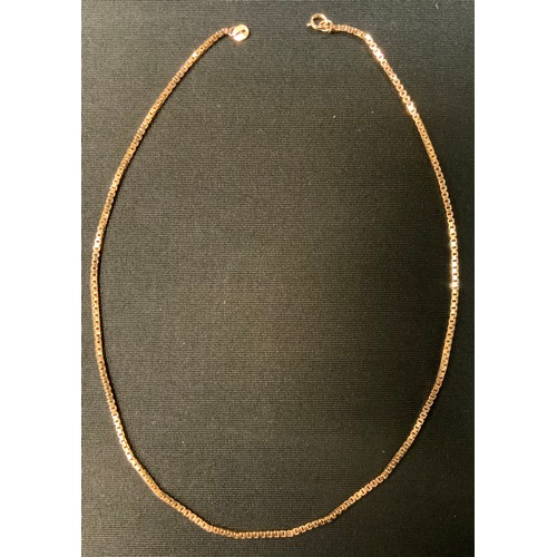 412 - A 9ct gold box link necklace, 7.2g.