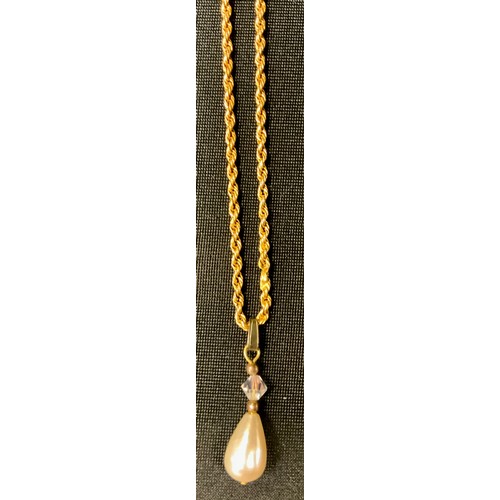 413 - A 9ct gold rope twist necklace, 3.8g;  suspending a simulated pearl droplet