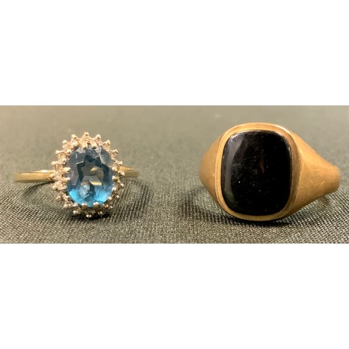 429 - A diamond and blue topaz cluster ring, 9ct gold shank;  a 9ct gold black onyx signet ring, 6.2g gros... 