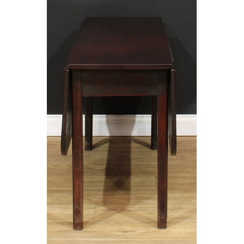 219 - An 18th century red walnut gateleg table, 71cm high, 43cm opening to 120.5cm long, 107.5cm wide