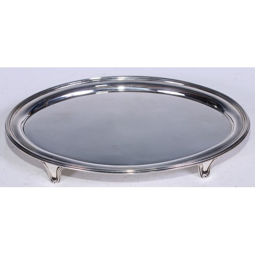 89 - A George III silver oval waiter, quite plain, reeded borders, tapered outswept feet, 24.5cm wide, 	T... 