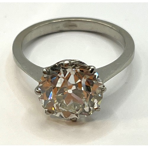 314 - A good diamond solitaire ring, the brilliant cut stone of approximately 3-3.2ct, claw set, white met... 