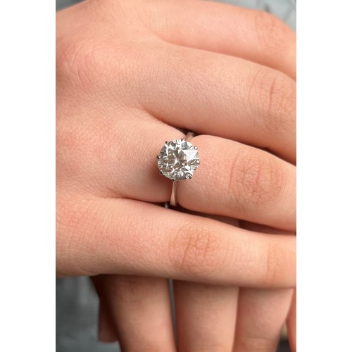 314 - A good diamond solitaire ring, the brilliant cut stone of approximately 3-3.2ct, claw set, white met... 