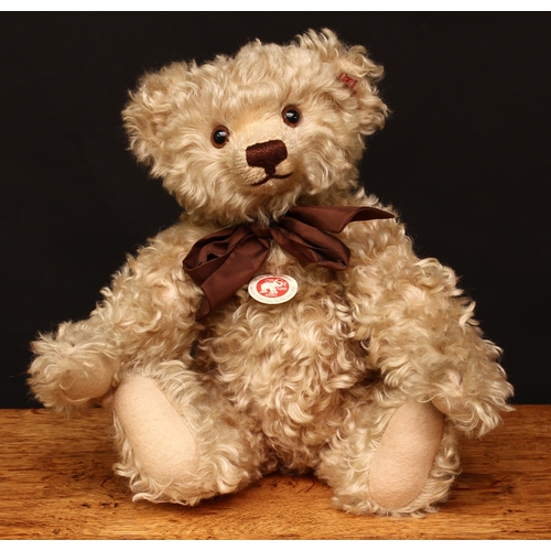 3252 - Steiff (Germany) EAN 663291 British Collectors 2010 teddy bear, trademark Steiff button to ear with ... 