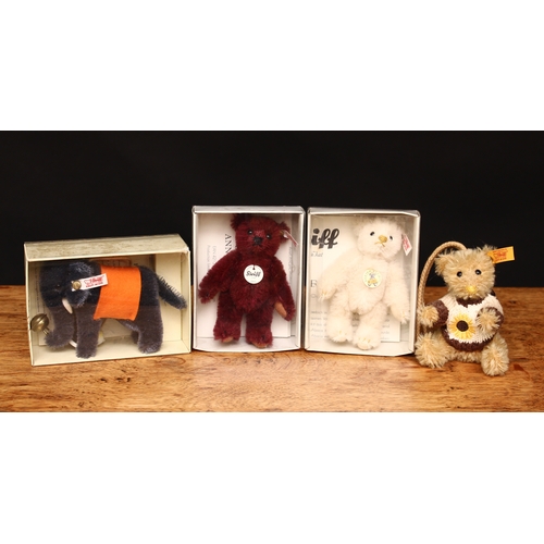 3271 - Steiff (Germany) EAN 420962 Annual Club gift miniature teddy bear 2009, trademark Steiff button to e... 