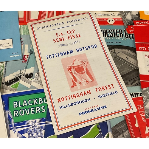 3415 - Sport, Football - 1960's Nottingham Forest football programmes, various home and away fixtures from ... 