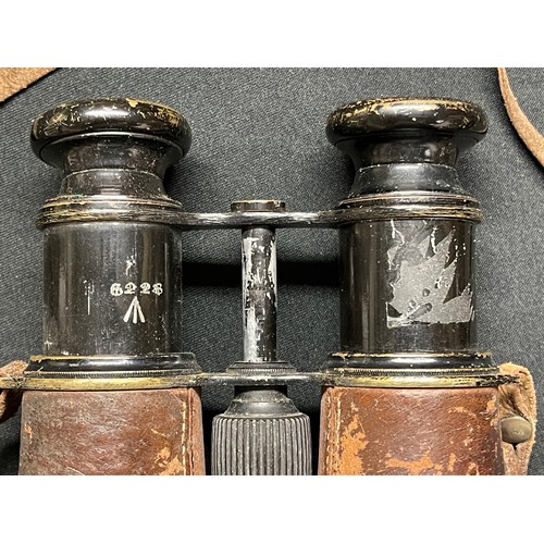 2096 - WW1 British binoculars with WD Broad Arrow and numbered 6228 maker marked 