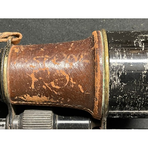 2096 - WW1 British binoculars with WD Broad Arrow and numbered 6228 maker marked 