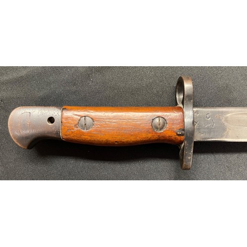 2098 - WW1 British 1907 pattern bayonet with single edged fullered blade 429mm in length. Maker marked 