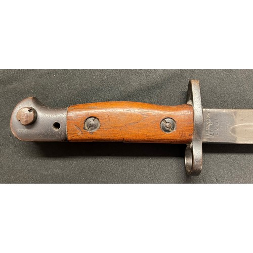 2098 - WW1 British 1907 pattern bayonet with single edged fullered blade 429mm in length. Maker marked 