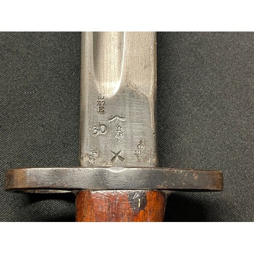 2098 - WW1 British 1907 pattern bayonet with single edged fullered blade 429mm in length. Maker marked 