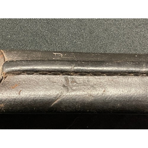 2098 - WW1 British 1907 pattern bayonet with single edged fullered blade 429mm in length. Maker marked 