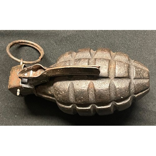 2114 - WW1 Grenade collection comprising of British Grenade, Hand, No.1: WW1 British No5 MKI Mills Grenade:... 