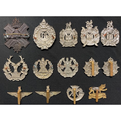 2157 - WW2 British Scottish Regt etc cap badge collection including some restrikes.