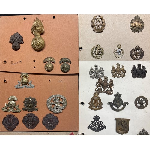 2194 - A collection of approx. 100 British & Commonwealth Cap badges plus some collar dogs and WW1 War Serv... 