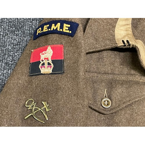 2209 - WW2 British 1940 pattern REME Battledress Blouse with all original insignia. Embroidered REME Should... 