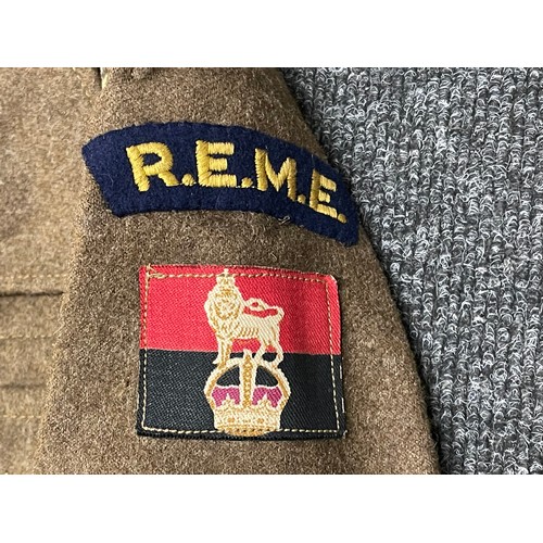 2209 - WW2 British 1940 pattern REME Battledress Blouse with all original insignia. Embroidered REME Should... 