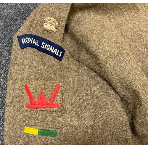 2210 - WW2 British Royal Signals Major's Battledress Blouse. Major's rank crowns in worsted wool to shoulde... 