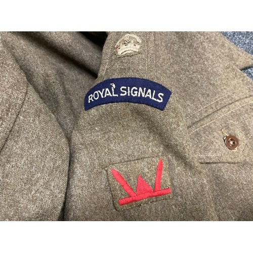 2210 - WW2 British Royal Signals Major's Battledress Blouse. Major's rank crowns in worsted wool to shoulde... 