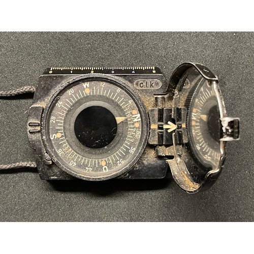 2218 - WW2 Third Reich Bakelite Marching Compass, maker code marked 