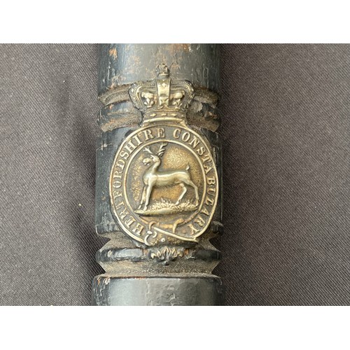 2267 - Turned wood truncheon painted black with a Victorian Hertfordshire Constabulary cap badge affixed. O... 