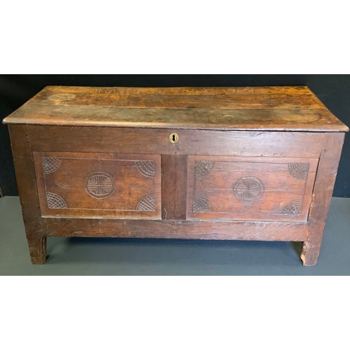 286 - An 18th century oak blanket chest, 113cm wide x 45cm deep x 58.5 tall.