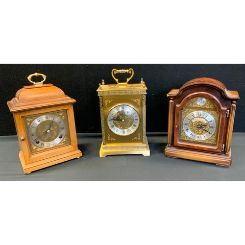 665 - Clocks - A George III Elliot style mantel clock mahogany, twin holes, eight day movement, roman nume... 