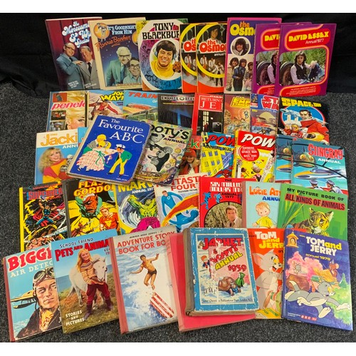 670 - Childrens Annuals - 1960 and later - Jackie 1980-1983;  Stingtray;  Dr Who'  Star Trek;  Dvid Essex;... 