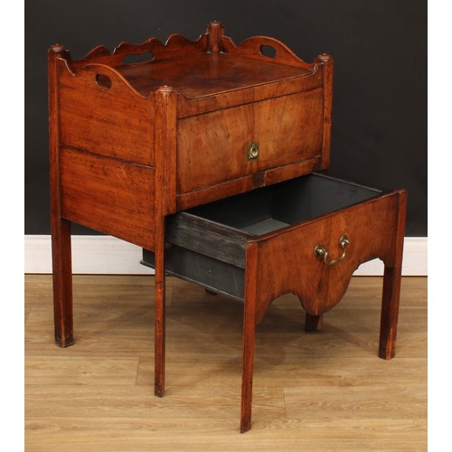 119 - A George III mahogany tray top bedroom night table, 81cm high, 59.5cm wide, 44.5cm deep