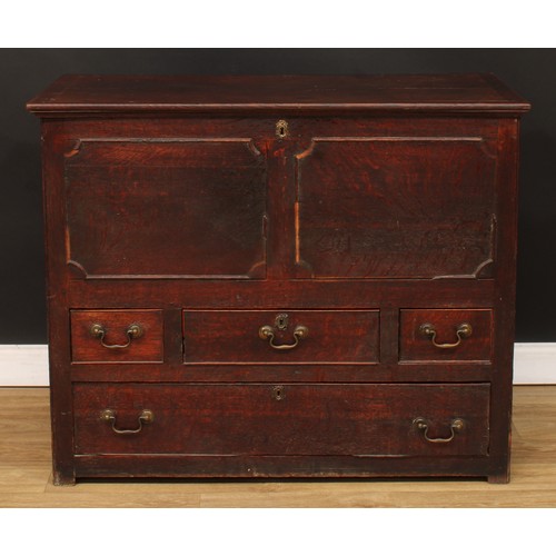 80 - An 18th century oak mule chest, hinged rectangular top above an arrangement of four drawers, 90.5cm ... 