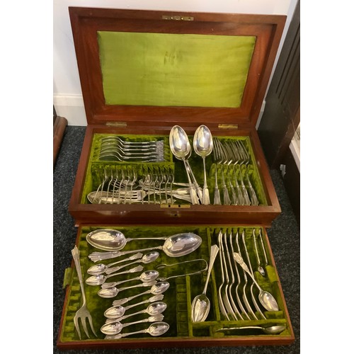 115 - An E.P.N.S Onslow pattern canteen, for six, comprising dinner forks, dessert forks, dessert spoons, ... 