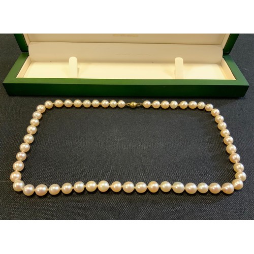 690 - A cultured pearl single strand necklace, individually knotted creamy pearls, approx 7mm diameter, 18... 