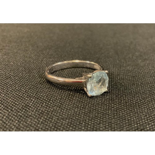 712 - An Aquamarine solitaire ring, single cushion cut aquamarine approx 1.20ct, 9ct white gold shank, siz... 