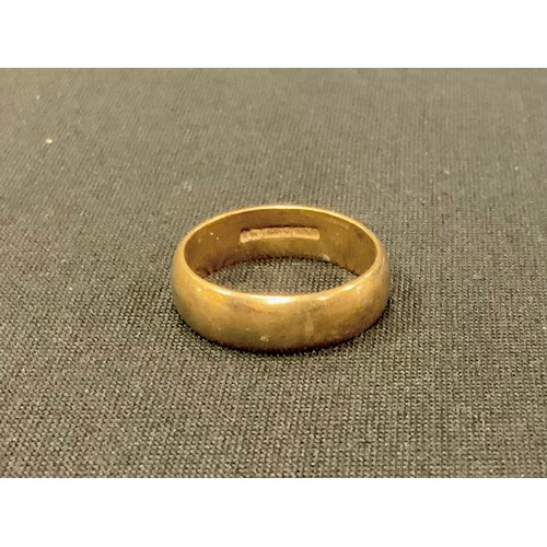 717 - A 9ct gold wedding band, 4.3g