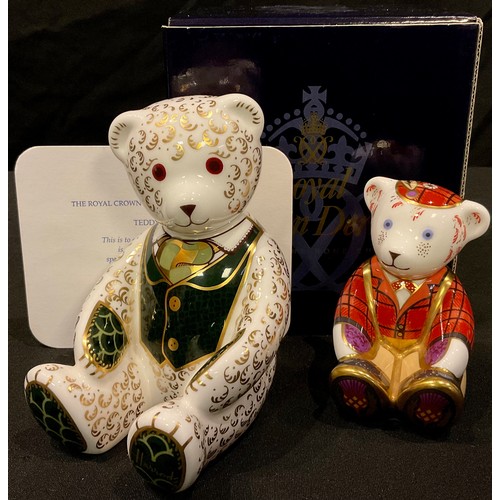 75 - A Royal Crown Derby paperweight, Harrods Teddy, limited edition 1,435/1500, gold stopper, certificat... 