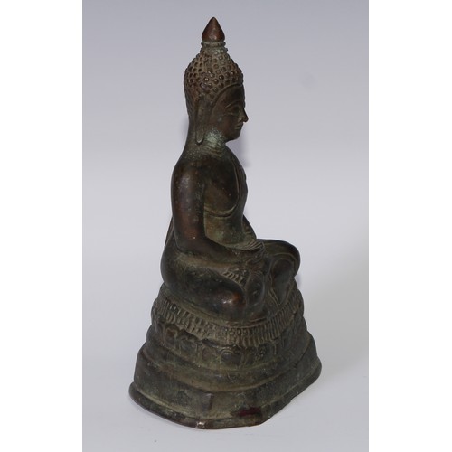 125 - Burmese School (19th century), a bronze Buddha, seated in varasana, 18.5cm high